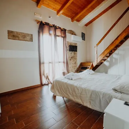 Stone House Bed & Breakfast Novi Velia